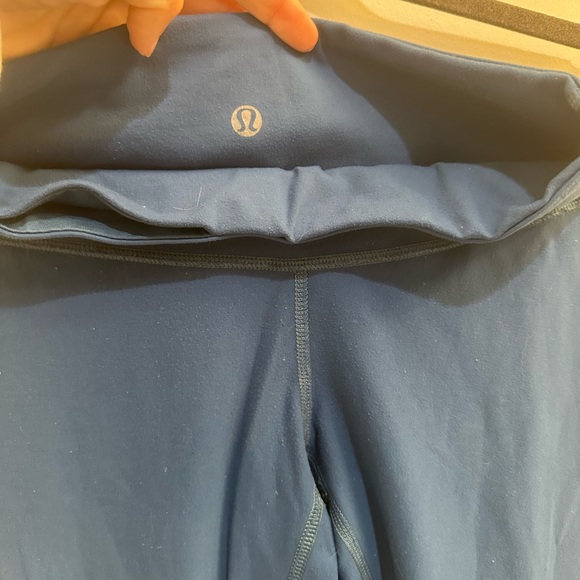 Lululemon crop deep blue leggings - Picture 2 of 4